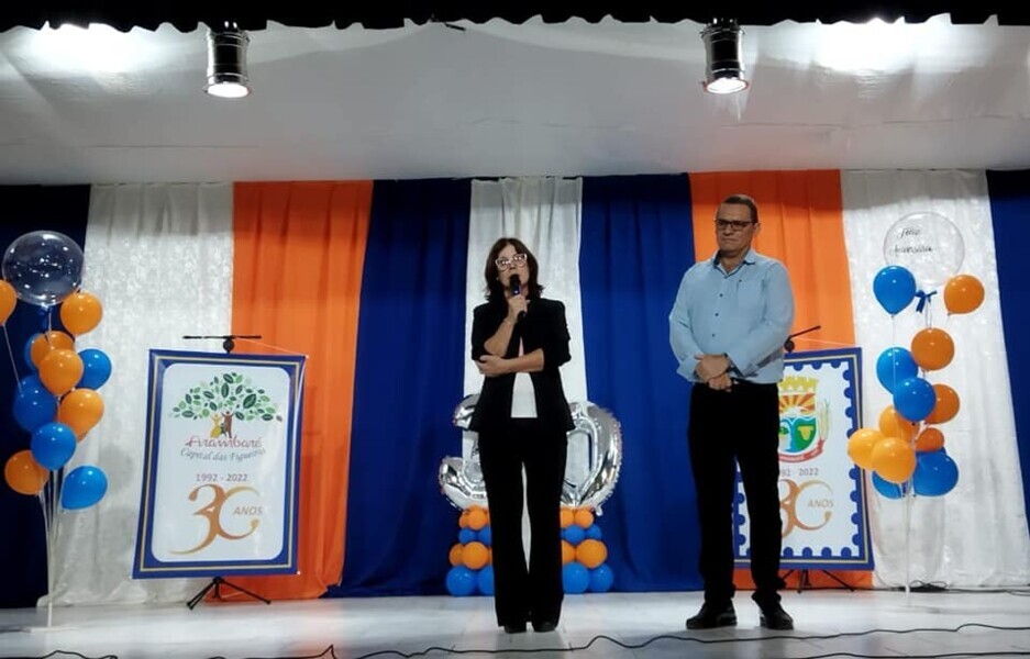 condecoracao-aos-servidores-que-completaram-30-20-e-10-anos-de-servicos-prestados-ao-municipio-parte-2