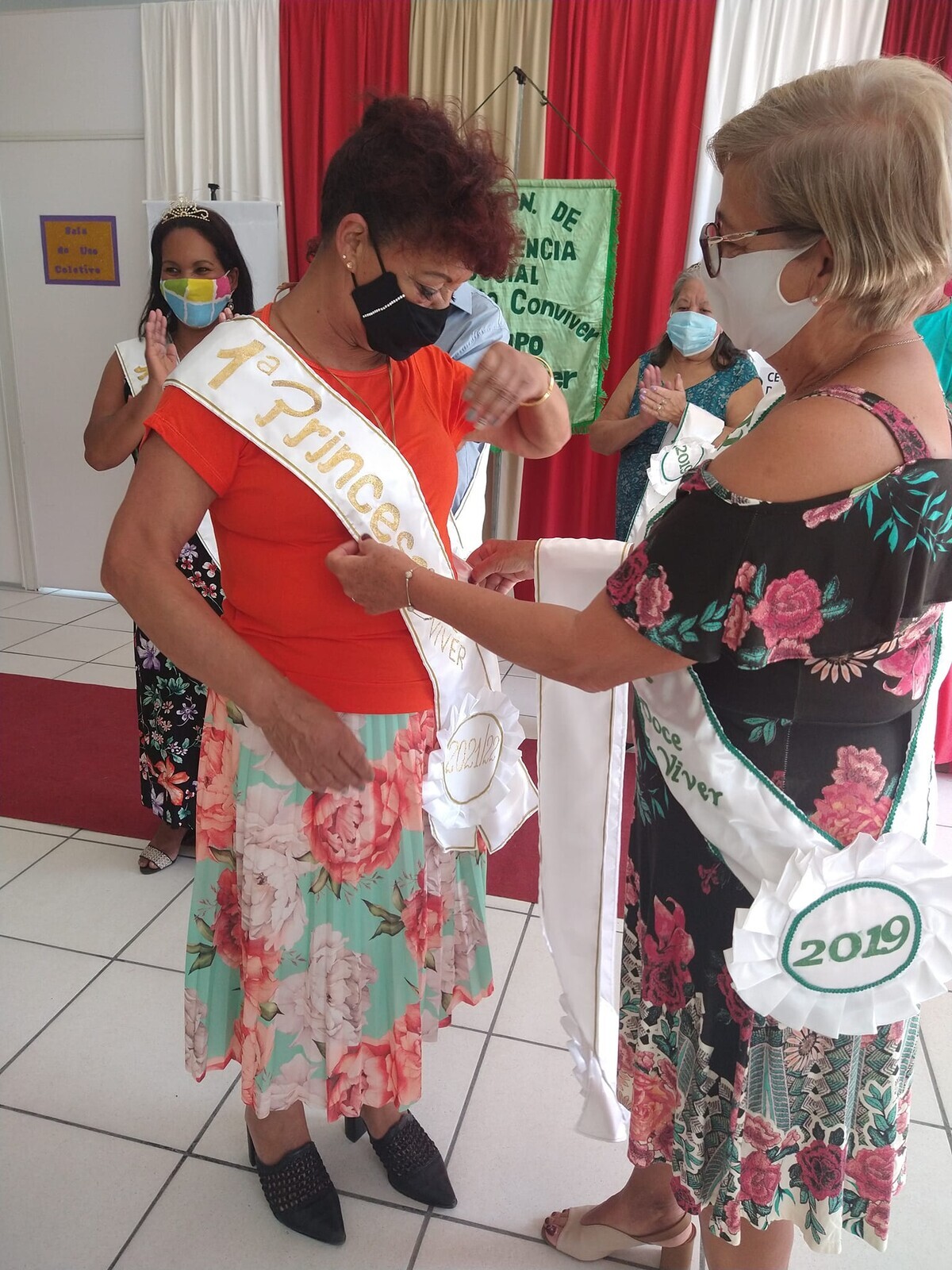 coroacao-da-corte-do-grupo-doce-viver