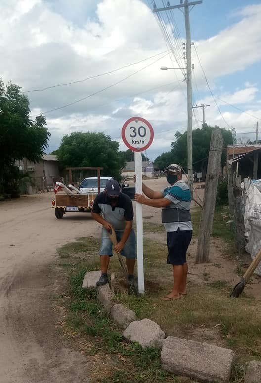 marco-e-marcado-pela-sinalizacao-do-loteamento-popular-com-placas