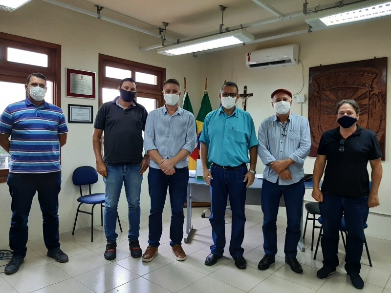 prefeito-jardel-cardoso-recebe-visita-de-politicos-e-diretor-de-infraestrutura-urbana-de-dom-feliciano-rs