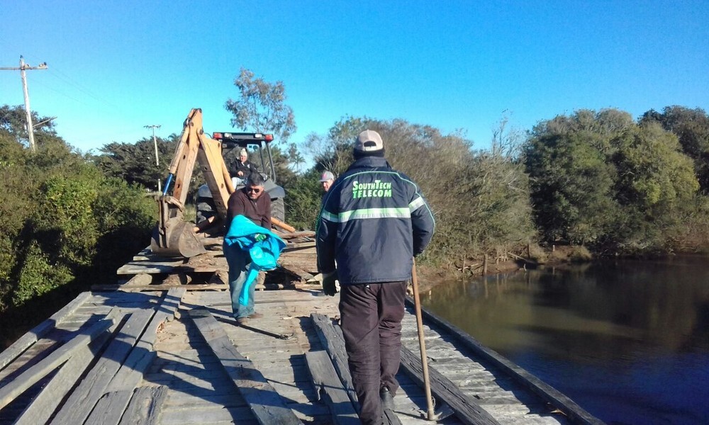 setor-de-obras-incia-reparos-na-ponte-maria-gomes